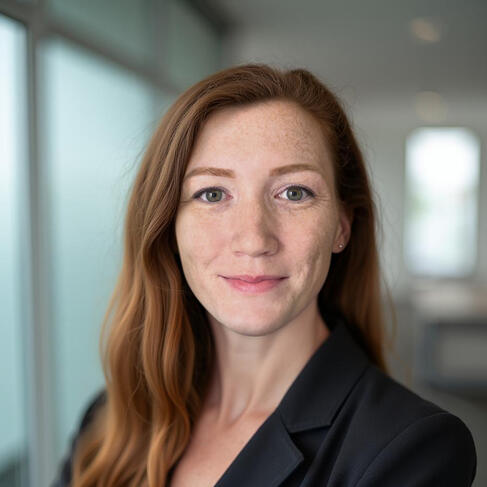 Headshot of Amanda Asher.